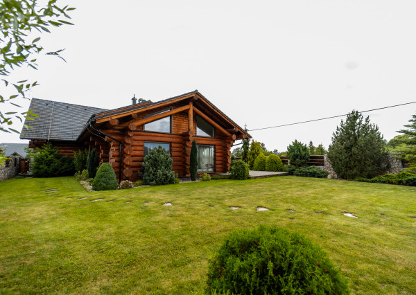 REZERVOVANÉ! Luxusný CHALET s nádhernými výhľadmi na TATRY