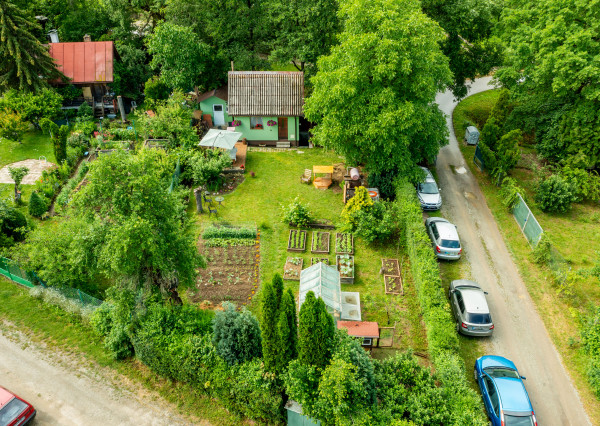 PREDANÉ! Chata so záhradou v obci Hrašovík