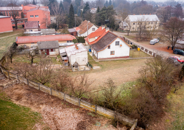 Exkluzívne na predaj útulný a zachovalý rodinný dom vo vyhľadávanej obci Čaklov!