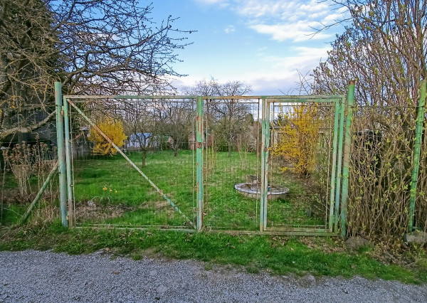 Slnečná záhrada 399 m2, Seňa - Ke okolie